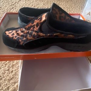 Leopard easy spirit size 8